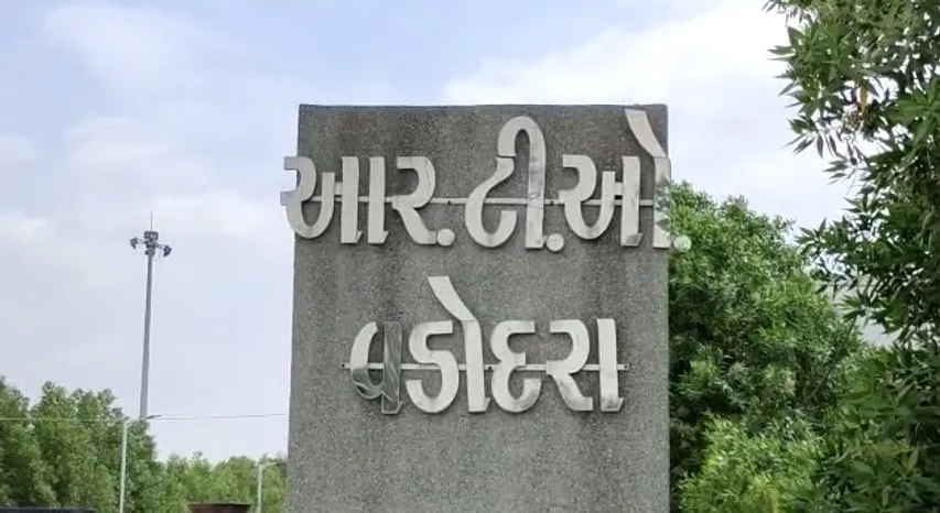 Vehicle owners created a big uproar at the RTO in Vadodara over the closure of office on Saturday