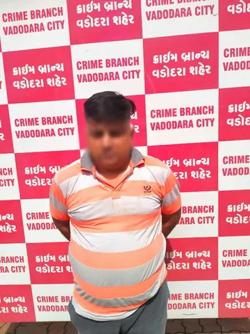 Vadodara crime branch team arrested one selling fake RT-PCR report without taking any type of Covid 19 samples
