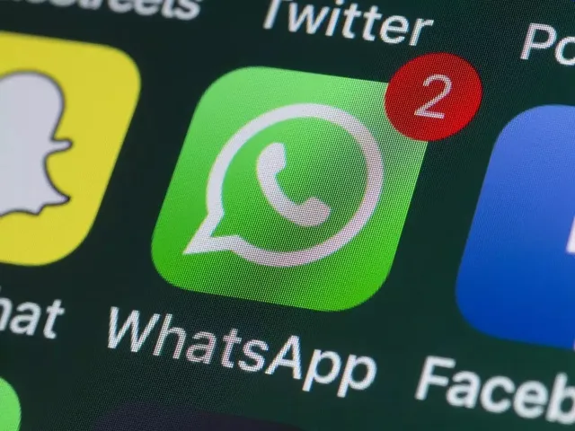 Centre tells Delhi HC: Whatsapp indulging in anti-user practice, obtaining 'trick consent'