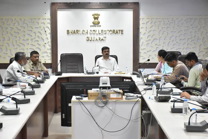 ડીસ્ટ્રીક્ટ ક્રાઇસીસ ગ્રુપની બેઠક  (4)