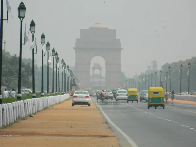 India_Gate_(faintly_visible)
