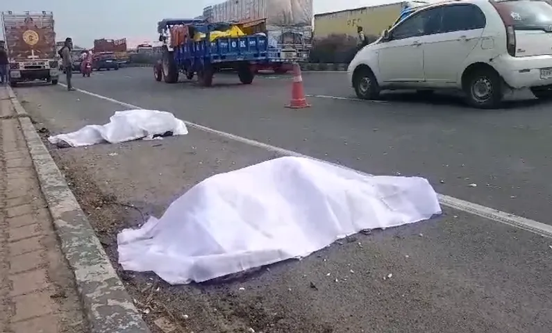 પીકઅપ વાન વચ્ચે અકસ્માત