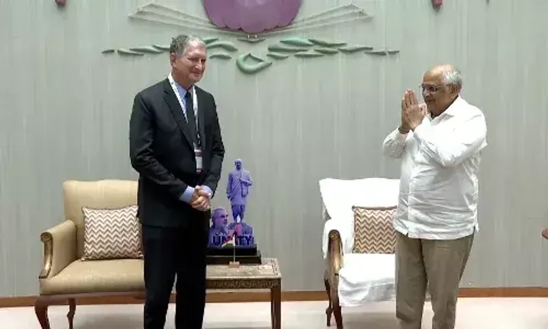 ગાંધીનગર : AMDના એક્ઝીક્યુટીવ વાઈસ પ્રેસિડેન્‍ટ અને ડેલિગેશને લીધી મુખ્યમંત્રી ભુપેન્‍દ્ર પટેલની સૌજન્‍ય મુલાકાત...