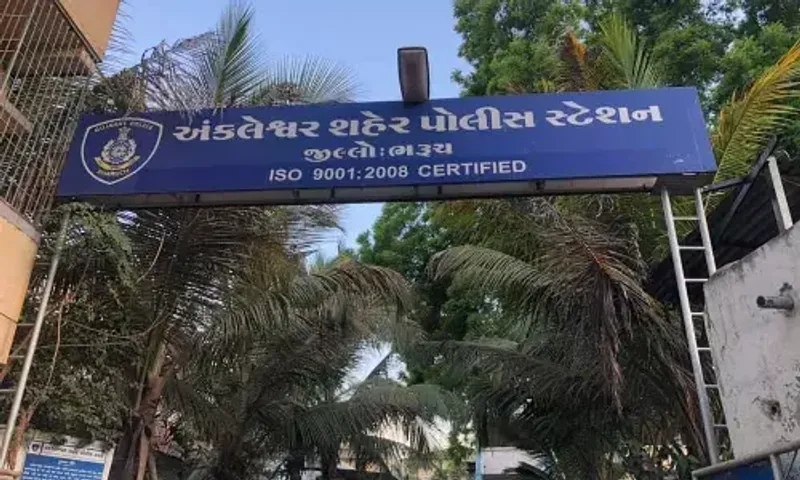 ભરૂચ: અંકલેશ્વરના પ્રોહિબિશનના ગુનામાં સંડોવાયેલ બુટલેગરને ક્રાઇમ બ્રાન્ચે ઝડપી પાડી તપાસ શરૂ કરી