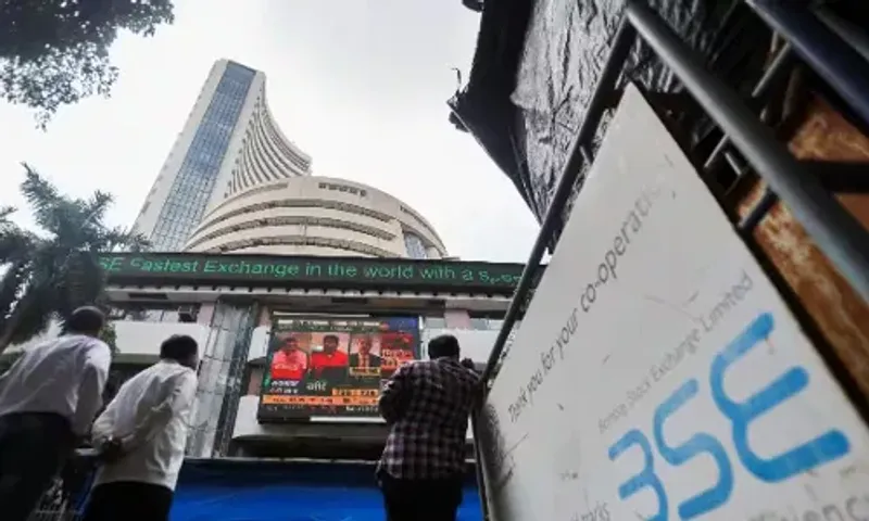 શેર બજારની શરૂઆત ઘટાડા સાથે, સેન્સેક્સ 248 પોઈન્ટ્સ તુટ્યો, નિફ્ટી 19600ની નજીક બંધ