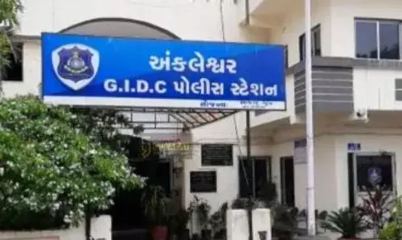 અંકલેશ્વર: બેલ ઇન્ફ્રાસ્ટ્રક્ચર કંપની પાસે જુગાર રમતા 10 જુગારીઓની પોલીસે કરી ધરપકડ