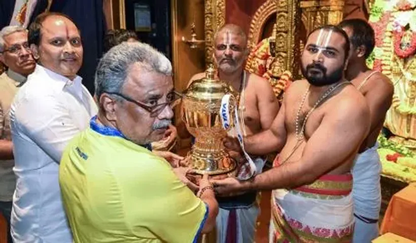 IPLની ટ્રોફી સાથે CSKએ મંદિરમાં કરાવી વિશેષ પૂજા, શ્રીનિવાસને કહ્યું-ધોની જ કરી શકે છે આવા ચમત્કાર