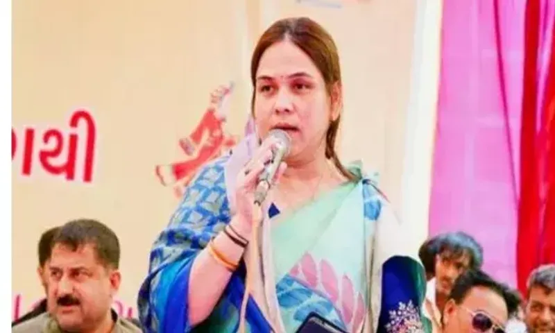 કોંગ્રેસના દિગ્ગજ મહિલા નેતા કામિનીબા રાઠોડના કોંગ્રેસને રામ રામ, હવે કરશે કેસરિયો