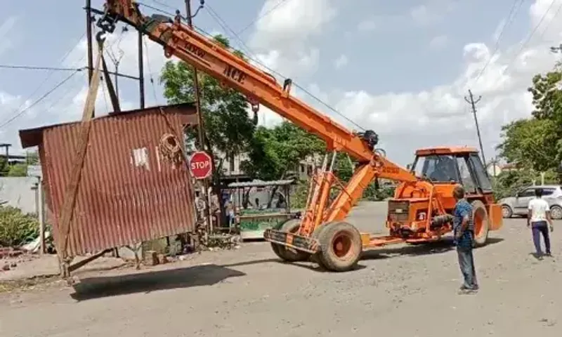 ભરૂચ : વાગરા GEB ચોકડી નજીક દબાણરૂપ કેબિનોને સંચાલકોએ સ્વયંભૂ દૂર કરી, માર્ગ અને મકાન વિભાગે આપી હતી નોટિસ...