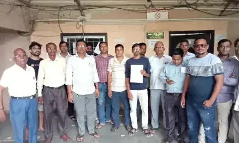 ગોધરામાં વરસાદી પાણી ભરાવાની સમસ્યાથી ત્રાહિમામ પોકારી ઉઠેલા લોકોએ ચિફ ઓફિસરને રજુઆત કરી