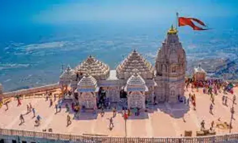 હવેથી ભક્તો પાવાગઢ છોલેલું શ્રીફળ નહીં લઇ જઇ શકે, અંબાજી બાદ વધુ એક મંદિરના ટ્રસ્ટે લીધો પ્રતિબંધિત નિર્ણય