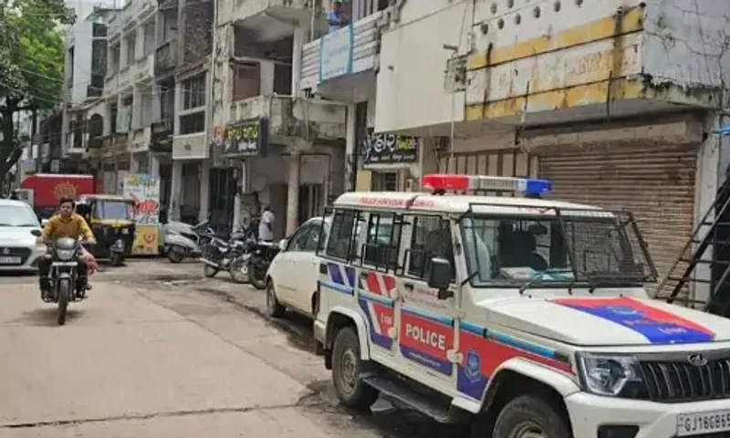 પંચમહાલ : હાલોલની આંગડિયા પેઢીમાંથી રૂ. 5 લાખની ઉઠાંતરી કરી તસ્કરો ફરાર થઈ જતાં ચકચાર..!