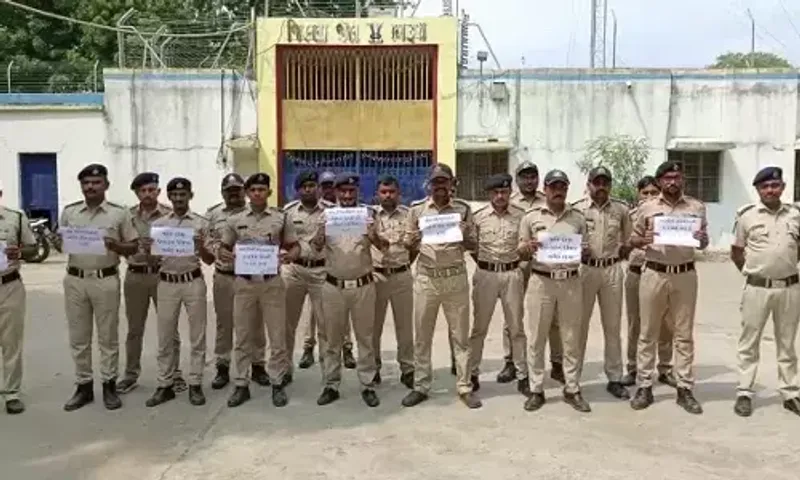 ભરૂચ જિલ્લા જેલકર્મીઓએ પડતર માંગોને લઈ માસ સીએલ પર ઉતરી વિરોધ દર્શાવ્યો...