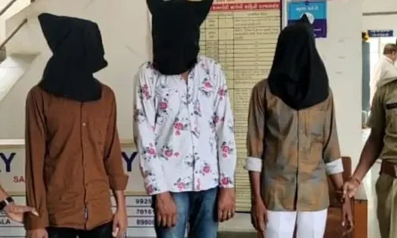 અમદાવાદ :પતિની રાહ જોતી મહિલાના અપહરણ બાદ સામૂહિક દુષ્કર્મ,પોલીસે 3 આરોપીની કરી ધરપકડ