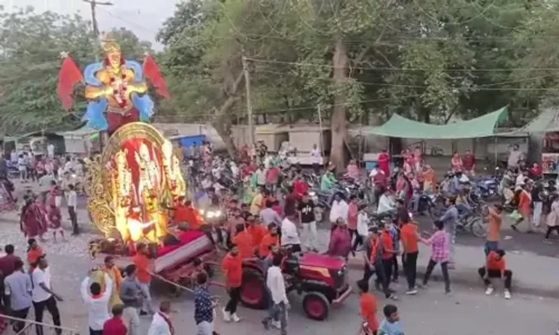 રામનવમીની શોભાયાત્રામાં પંચમહાલના હાલોલમાં મોટી સંખ્યામાં ભાવિભક્તો જોડાયા