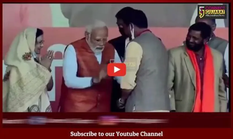 PM મોદીએ ભગવાન રામની મૂર્તિ આપનાર કાર્યકર્તાના ચરણ કર્યા સ્પર્શ, વીડિયો થયો વાયરલ