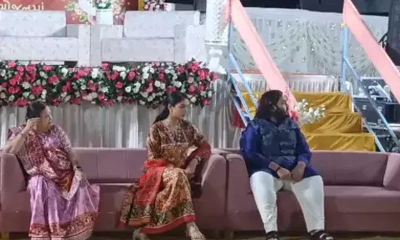 અનંત-રાધિકાનું સેલિબ્રેશન હવે ચોરવાડમાં,દાદી કોકિલાબેન સાથે ધીરુભાઈ અંબાણીની જન્મભૂમિ પહોંચ્યાં