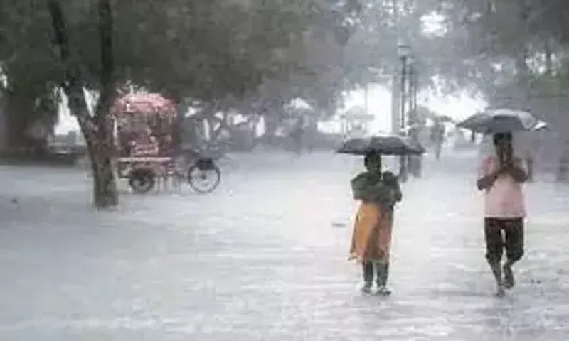 રાજ્યમાં આજે સવારથી વાતાવરણમાં પલટો : અમદાવાદ બાદ બનાસકાંઠા અને અરવલ્લીમાં પણ ધોધમાર વરસાદ શરૂ