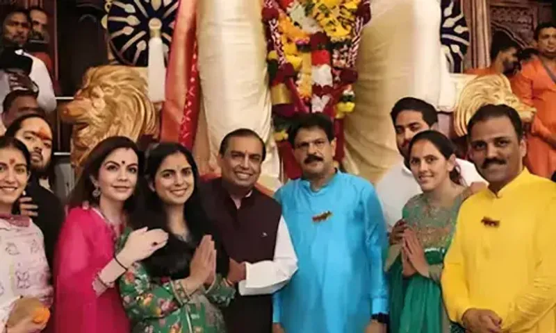 લાલબાગચા રાજાના દર્શને પહોંચ્યો અંબાણી પરિવાર, પરિવાર માટે કરાય કડક સુરક્ષા વ્યવસ્થા.....
