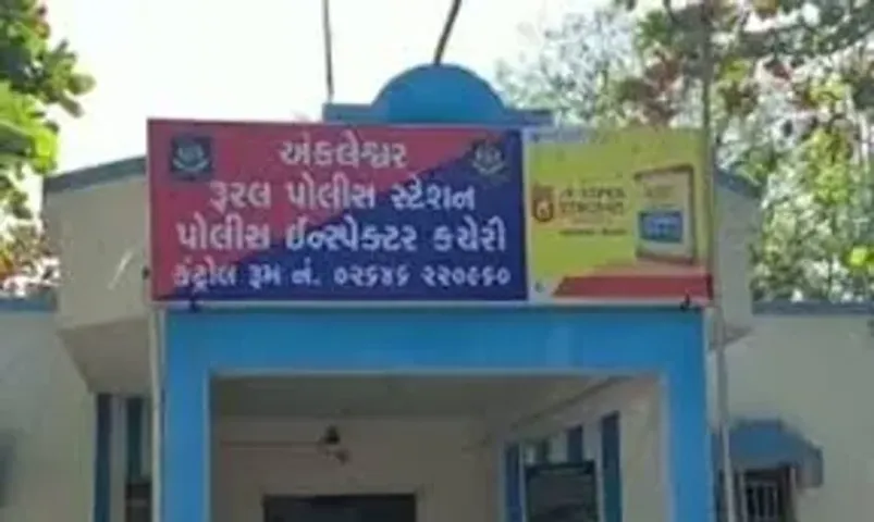 અંકલેશ્વર: પાનોલી GIDCમાંથી નંબર પ્લેટ વગરની બાઇક સાથે એક શંકાસ્પદ શખ્સ ઝડપાયો,પોલીસે મોબાઈલ પણ કર્યો જપ્ત