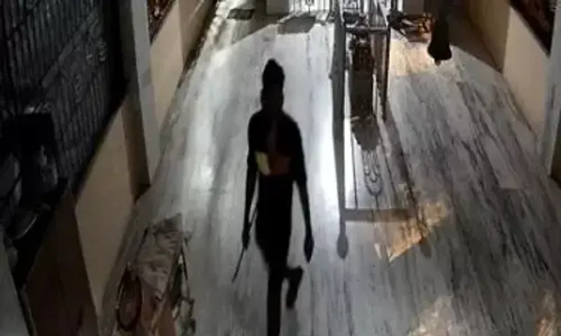 ભરૂચ : મંગલદીપ સોસાયટી સ્થિત મહાદેવ મંદિરમાં તસ્કરનો હાથફેરો, તમામ કરતૂત CCTVમાં કેદ..!