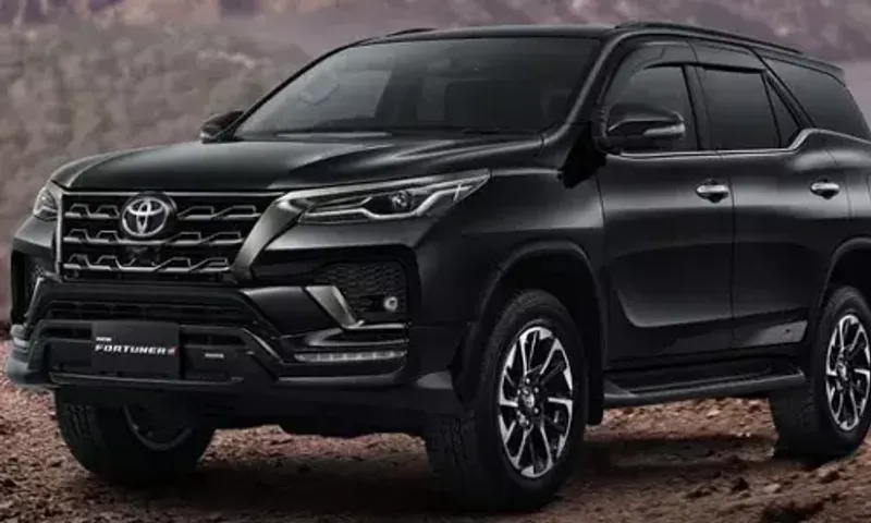 Toyota Fortuner માંથી દુર થઈ આ ફેસિલિટી, કિંમતમાં કોઈ ફેરફાર નહીં..!