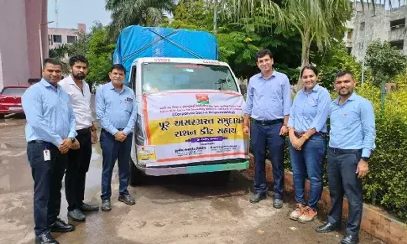 ભરૂચ: વિલાયત GIDCમાં આવેલ ગ્રાસિમ કંપની દ્વારા પૂર અસરગ્રસ્તો માટે મદદ પહોંચાડવામાં આવી