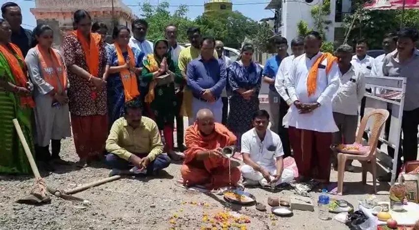 ભરૂચ : આમોદમાં વર્ષો જૂની ગેસ લાઈનની માંગણી સંતોષાય, ધારાસભ્ય ડી.કે.સ્વામીના હસ્તે ખાતમુહૂર્ત કરાયું...