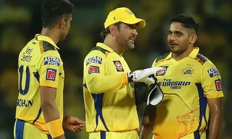IPL 2023: ધોનીએ CSKની કેપ્ટનશીપ છોડવાની આપી ધમકી! બોલરોને કહ્યું- નો બોલ/વાઈડ ફેંકવાનું બંધ કરો નહીંતર.!