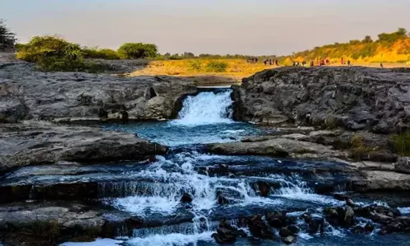 કરો વીકેન્ડ પ્લાન, ચોમાસામાં અચૂક લો મજા આ ધોધની, મજા જ પડી જશે.....