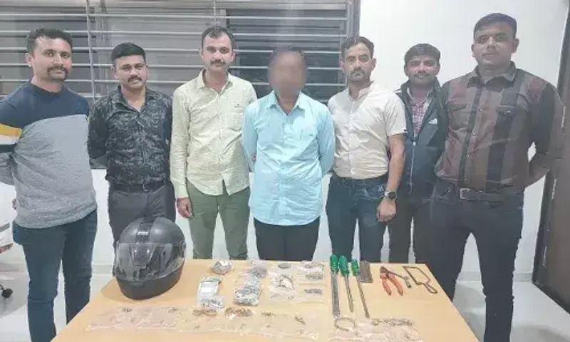 ભરૂચ : 26 વર્ષથી ઘરફોડ ચોરી કરતો તસ્કર પોલીસના હાથે ઝડપાયો, રૂ. 6.69 લાખનો મુદ્દામાલ જપ્ત...