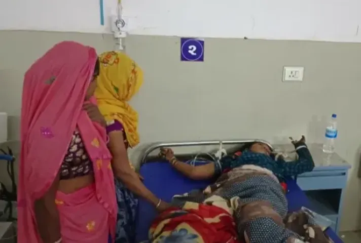 ભરૂચ : મકાન પર પાલખ બાંધતી વેળા વીજ કરંટથી દાઝેલા ભાઈ-બહેનનું વડોદરામાં સારવાર દરમ્યાન મોત...