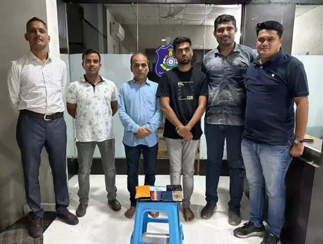 ભરૂચ: પાલેજના માછીવાડમાં લંકા પ્રીમીયમ લીગ ટી-૨૦ ક્રિકેટ ઉપર ઓનલાઈન સટ્ટો રમતા પિતા-પુત્રની પોલીસે કરી અટકાયત