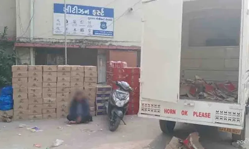 હાલોલ: સ્ટેટ મોનીટરીંગ સેલે વિદેશી દારૂના જથ્થા સાથે 12.45 લાખનો મુદ્દામાલ ઝડપી પાડ્યો