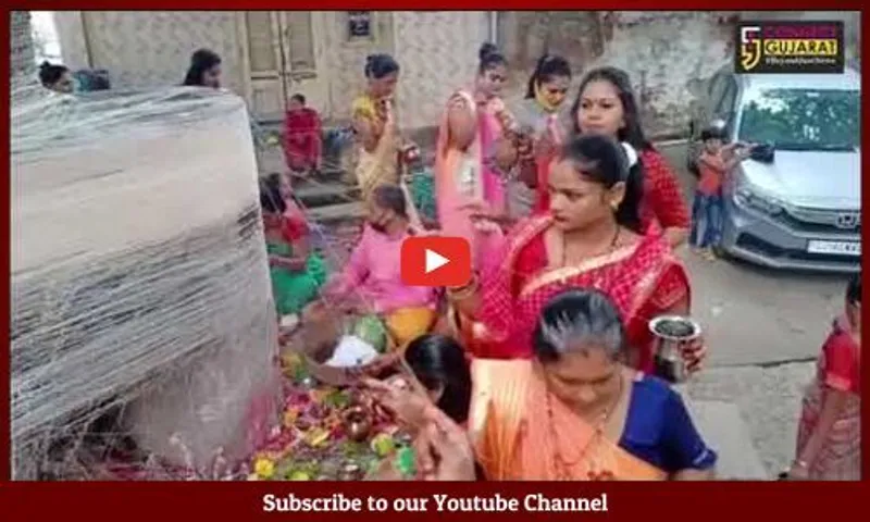 ભરૂચ : કોરોના કહેર વચ્ચે મહિલાઓએ કરી વટ સાવિત્રી વ્રતની ઉત્સાહભેર ઉજવણી