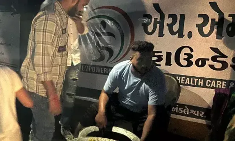 અંકલેશ્વર : HMP ફાઉન્ડેશનનું સેવાકાર્ય, પૂરગ્રસ્ત લોકોને કર્યું ફૂડ પેકેટનું વિતરણ...
