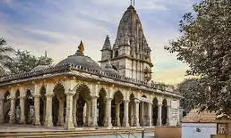 પોરબંદર : વર્ષમાં એક જ વખત ખૂલે છે આ મંદિર, અખાત્રીજના દિવસે ભક્તિઓને મળે છે સુદામાજીના ચરણસ્પર્શ કરવાની તક