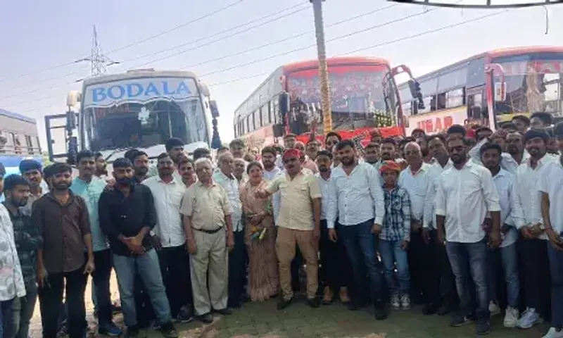 વડોદરા : રૂપાલાએ આપેલા વિવાદિત નિવેદનના વિરોધમાં ક્ષત્રિય સમાજના આગેવાનો રાજકોટ મહા સંમેલન જવા રવાના થયા...