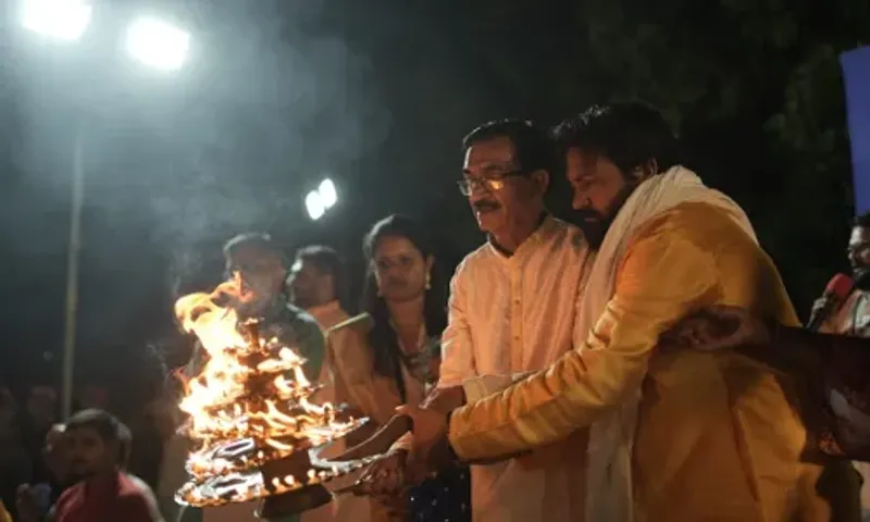 ભરૂચ:હાંસોટના ખરચ ગામ નજીક આવેલ દત્તાશ્રય આશ્રમ ખાતે ૧૧ હજાર દિવડાની આરતીનું આયોજન, ભવ્ય પાલખી યાત્રા પણ નિકળી