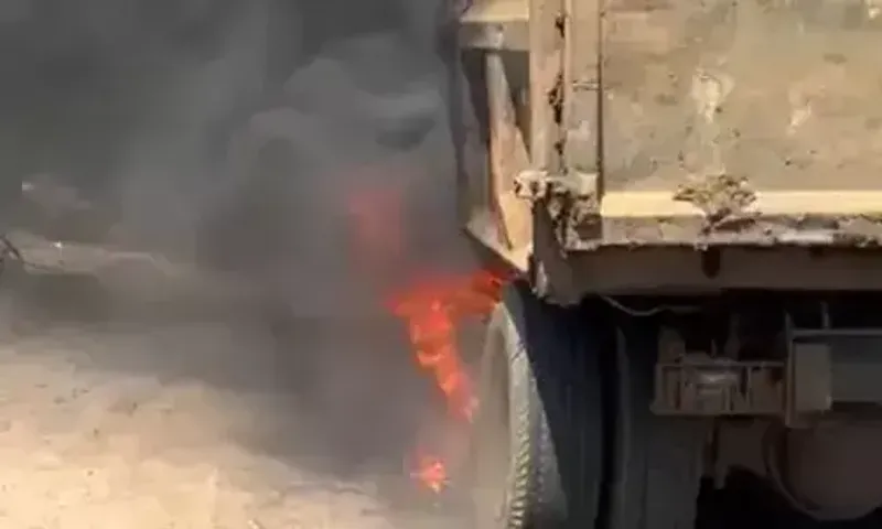 અંકલેશ્વર : GIDC વિસ્તારમાં પાર્ક કરેલ ટ્રકમાં આગ ફાટી નીકળતા નાસભાગ, ફાયરની ટીમે આગ પર કાબૂ મેળવ્યો