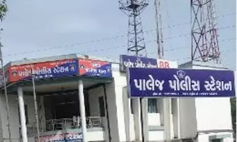 ભરૂચ: શેરપુરા ખુર્શીદ પાર્ક સોસાયટીમાં વોન્ટેડ બુટલેગરના ઘરમાંથી રૂપિયા 96 હજારનો વિદેશી દારૂનો જથ્થો મળી આવ્યો,પોલીસે તપાસ શરૂ કરી