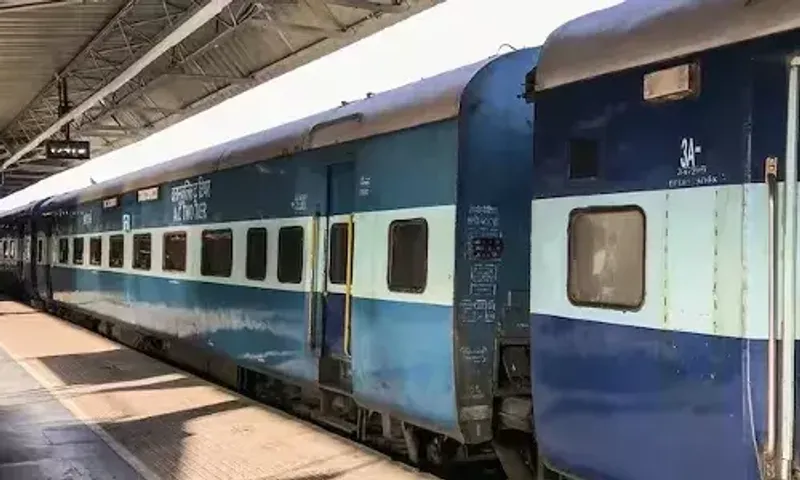 સુરત : ચાલુ ટ્રેનમાં ચડવા જતાં નીચે પટકાઈ સ્મીમેરની ડોક્ટર, સારવાર દરમિયાન થયું મોત
