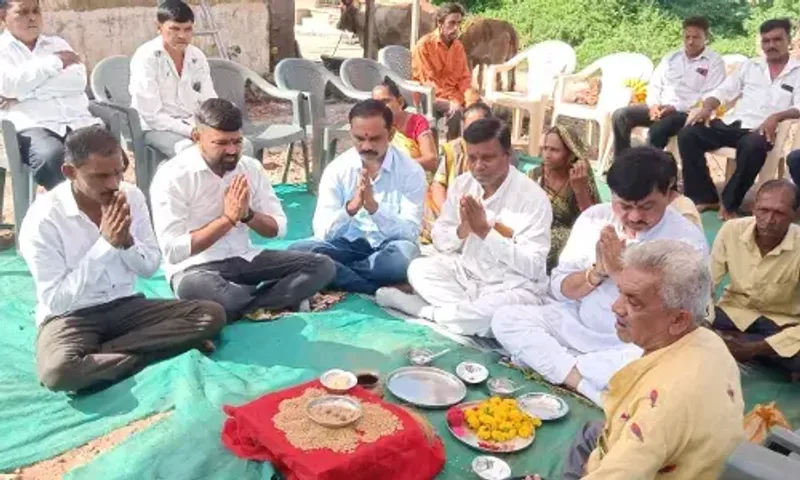 વડોદરા : માત્રોજ ગામમાં ગ્રામ પંચાયત-આંગણવાડીના નવા મકાનનું ધારાસભ્યના હસ્તે ખાતમુહૂર્ત કરાયું...