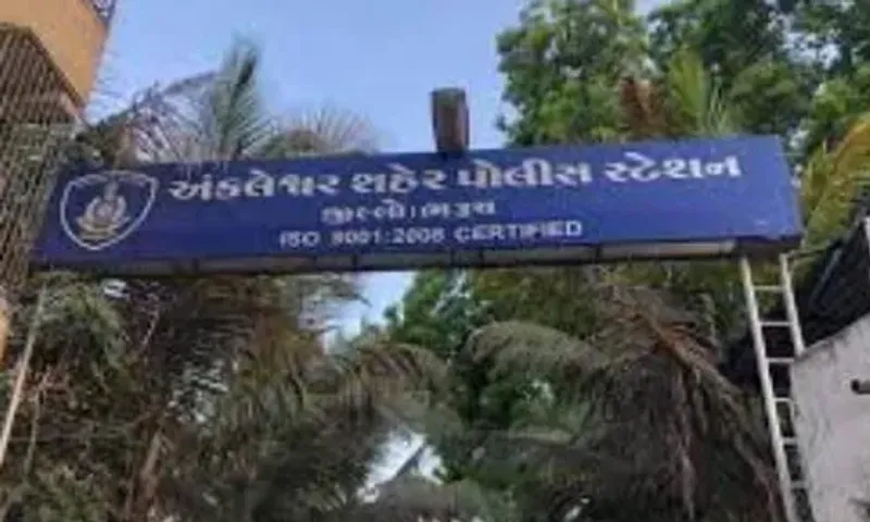 અંકલેશ્વર: ત્રણ રસ્તા શાકમાર્કેટ નજીકથી મહિલાના મોબાઇલની ચોરી,પોલીસે તપાસ શરૂ કરી