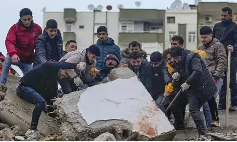 Turkey Earthquake: કકડાવતી ઠંડી વચ્ચે લોકો કાટમાળ નીચે ફસાયા, વાંચો તુર્કી ભૂકંપની કહાની.!