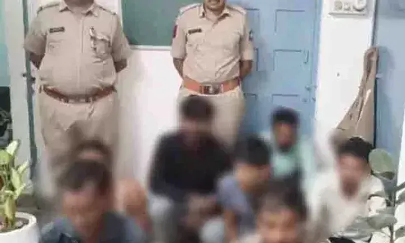 ભરૂચ:વાગરા પોલીસે વહિયાલ ગામેથી જુગાર રમતા સાત ખેલીને ઝડપી પાડ્યા,આઠ હજારથી વધુનો મુદ્દામલ જપ્ત