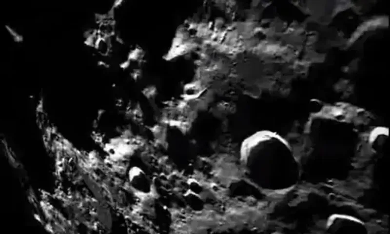 ચંદ્રયાન-3એ લીધી ચંદ્રની નવી તસવીર, હવે માત્ર 30 કિમી જ દૂર છે ચંદ્રયાન...