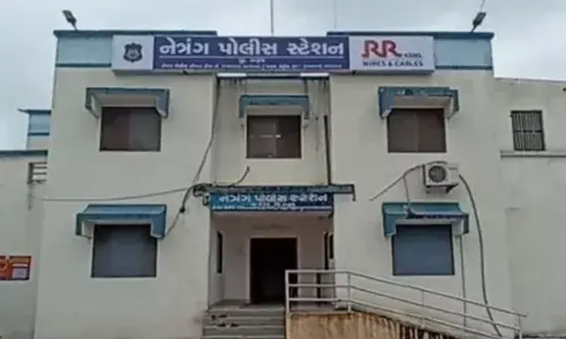 ભરૂચ: નેત્રંગ 15 વર્ષીય સગીરા સાથે સ્કોલરશીપ માટે એકાઉન્ટ ખોલાવી આપી બેકના કર્મચારીએ આચર્યું દુષ્કર્મ,પોલીસ તપાસનો ધમધમાટ