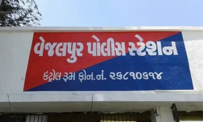 અમદાવાદ : ભાઈ-બહેનના પવિત્ર બંધનને શર્મસાર કરતો કિસ્સો, પિતરાઇ ભાઇએ બહેન પર દુષ્કર્મ ગુજારતા નોંધાઈ પોલીસ ફરિયાદ...
