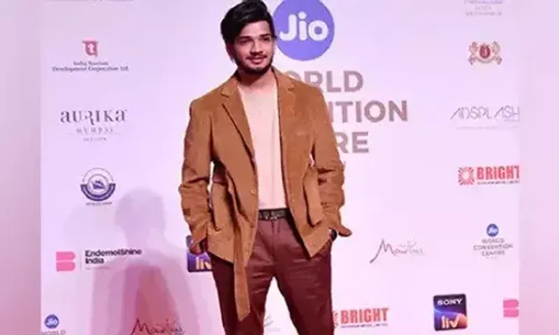 મુંબઇમાં કોમેડિયન મુનવ્વર ફારૂકી સહિત 7 લોકોની હુકકાબારમાંથી અટકાયત